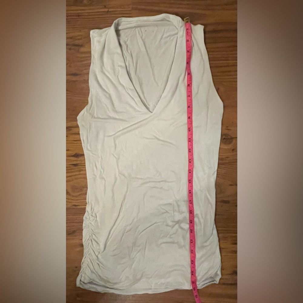 sleeveless white V-neck faux wrap tunic tank top with ruched side - Picture 2 of 5